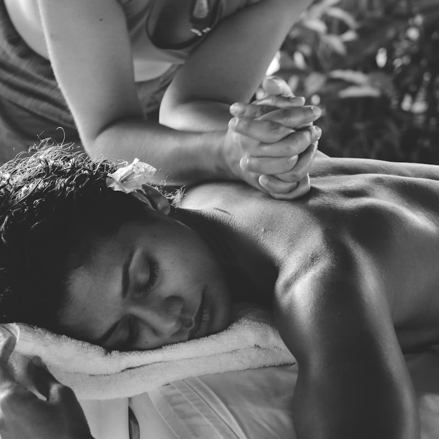 Массажная подушка для шеи и плеч с подогревом BELURSUS Shiatsu